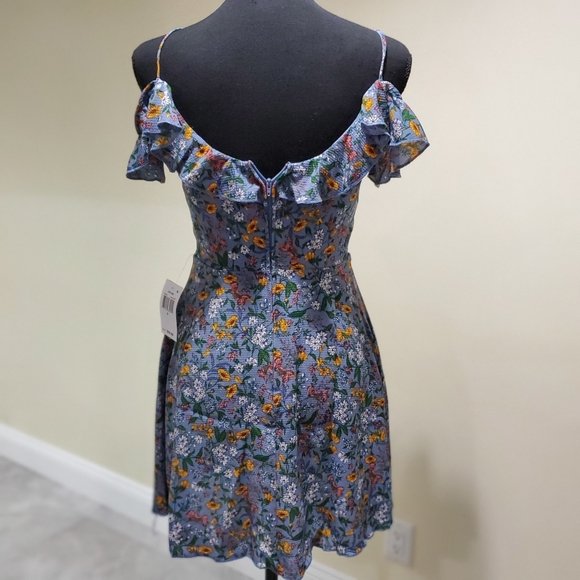 Cold Shoulders Ruffles Wrap Dress Floral - Picture 6 of 7